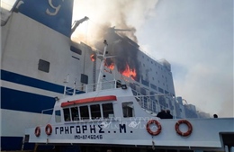 Tìm thấy hành khách sống sót sau 3 ngày mất tích trong vụ cháy phà ở vùng biển Hy Lạp và Italy