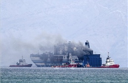Tìm thấy ít nhất 1 người thiệt mạng trong vụ cháy phà ở Địa Trung Hải
