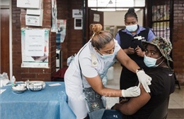 Nam Phi điều chỉnh chính sách tiêm vaccine ngừa COVID-19