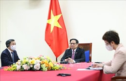 Thủ tướng Phạm Minh Chính điện đàm với Giám đốc điều hành Chương trình COVAX
