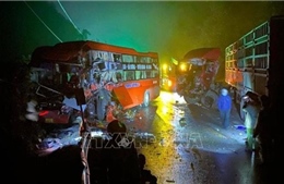 Tuyên Quang: Xe đầu kéo đấu đầu xe khách khiến một người tử vong