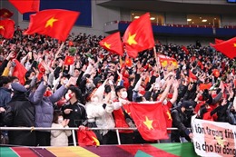 HLV Park Hang-seo cảm ơn cổ động viên sau trận hòa với Nhật Bản
