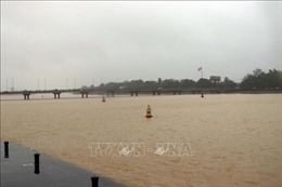 Mưa ngớt, mực nước lũ trên các sông ở Thừa Thiên - Huế đang xuống chậm