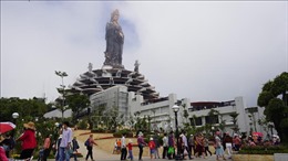 Danh thắng núi Bà Đen hút khách trong dịp lễ Giỗ Tổ Hùng Vương