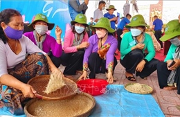 Đồng bào Khmer ở Cần Thơ vui Tết quân dân