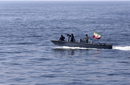 Iran bắt giữ một tàu nước ngoài buôn lậu xăng dầu
