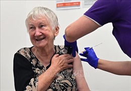Chuyên gia y tế Australia khuyến nghị tiêm mũi vaccine tăng cường phòng COVID-19