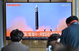 Tổng thống Hàn Quốc họp an ninh sau vụ Triều Tiên phóng tên lửa