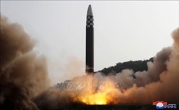 BREAKING NEWS: Triều Tiên phóng tên lửa đạn đạo không xác định ra biển