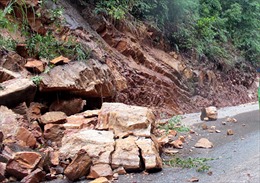 Khẩn trương khắc phục sạt lở núi đá tại huyện Định Hóa, Thái Nguyên