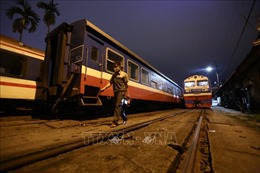 Thông tuyến Hà Nội - Hải Phòng sau sự cố ô tô chở máy xúc va cầu chui đường sắt