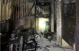 Hà Nội: Cứu 5 người thoát khỏi đám cháy nhà 