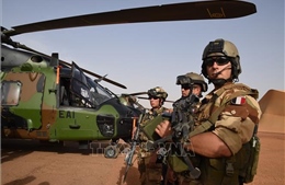 Quân đội Pháp trao trả một căn cứ quân sự cho Mali