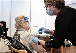 Đan Mạch tiêm liều vaccine ngừa COVID-19 thứ 4 cho người trên 50 tuổi