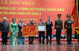 Ban Tài mậu Khu ủy Khu V đón nhận danh hiệu Anh hùng Lực lượng Vũ trang nhân dân