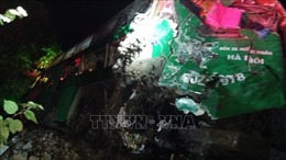 Khánh Hòa: Xe tải va chạm xe khách khiến 3 người tử vong, 8 người bị thương