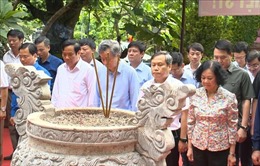 Trưởng ban Tổ chức Trung ương dâng hương tưởng niệm các anh hùng liệt sỹ 