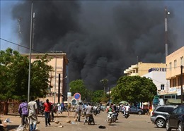 Burkina Faso: Liên tiếp xảy ra tấn công bằng mìn làm nhiều binh sĩ thiệt mạng 