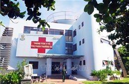 Trung tâm Y tế thị trấn Trường Sa cấp cứu ngư dân bị tai nạn lao động