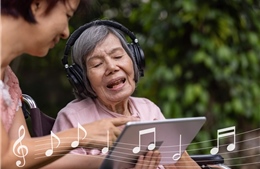 Liệu pháp mới bằng âm nhạc giúp điều trị hội chứng sa sút trí tuệ