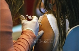 Italy phê chuẩn vaccine đặc hiệu chống biến thể Omicron