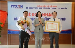 Cơ quan TTXVN khu vực miền Trung - Tây Nguyên đón nhận Bằng khen của Thủ tướng Chính phủ