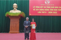 Phóng viên TTXVN đoạt giải B Giải Báo chí về xây dựng Đảng tỉnh Kon Tum năm 2022