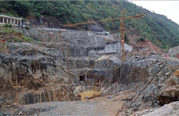 Thông hầm dẫn nước dự án Nhà máy Thủy điện Ialy mở rộng