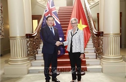 Chủ tịch Quốc hội Vương Đình Huệ gặp Thống đốc bang Victoria