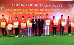 Phó Chủ tịch Quốc hội Nguyễn Khắc Định trao quà Tết tại Thái Bình