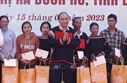 Chủ tịch nước thăm, tặng quà người có hoàn cảnh khó khăn tại Đắk Lắk