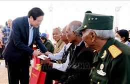 Trưởng ban Nội chính Trung ương tặng quà Tết tại Lâm Đồng