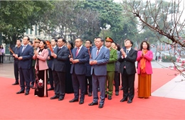 Đoàn đại biểu thành phố Hà Nội dâng hương tưởng nhớ các vị liệt tổ, liệt tông và Chủ tịch Hồ Chí Minh