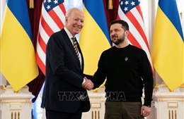 Tổng thống Mỹ và Ukraine gặp nhau bên lề Hội nghị thượng đỉnh NATO