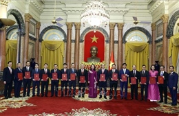 Quyền Chủ tịch nước trao quyết định bổ nhiệm Đại sứ Việt Nam tại nước ngoài