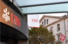 Anh chấp thuận thương vụ UBS mua lại Credit Suisse