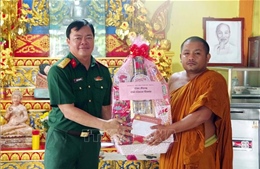 Quân khu 9 chúc Tết cổ truyền Chôl Chnăm Thmây đồng bào Khmer tại Sóc Trăng
