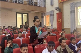 Lãnh đạo huyện Than Uyên đối thoại với người dân về chế độ, chính sách tái định cư