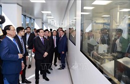 Chủ tịch Quốc hội Vương Đình Huệ thăm Khu công nghệ cao của tỉnh Canelones
