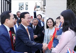 Chủ tịch nước thăm cộng đồng người Việt và Đại sứ quán Việt Nam tại Anh