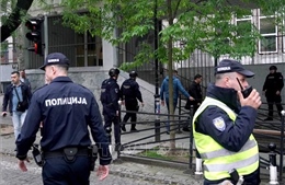 Cảnh sát Serbia truy tìm nghi phạm trong vụ xả súng mới