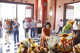 Cộng đồng người Việt Nam tại Lào tưởng nhớ Người