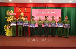 Khen thưởng lực lượng triệt phá đường dây vận chuyển hàng trăm kg ma túy từ nước ngoài vào Việt Nam
