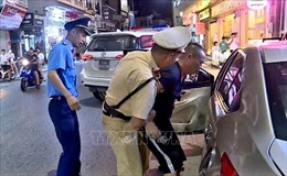 Quảng Ninh: Xử lý lái xe taxi &#39;dù&#39; bỏ trốn, gây mất an ninh công cộng