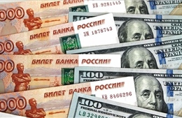 Đồng ruble giảm xuống mức thấp nhất trong hơn 15 tháng so với USD