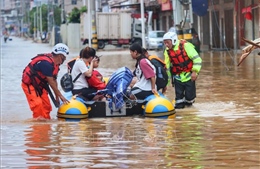 Điện thăm hỏi về thiệt hại do mưa bão tại Trung Quốc