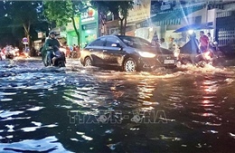 TP Hồ Chí Minh ngập nặng sau cơn mưa lớn trong đêm
