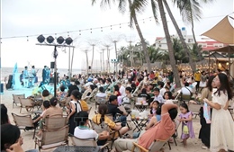 Nhiều cơ sở lưu trú ven biển Bình Thuận kín phòng ngày cao điểm