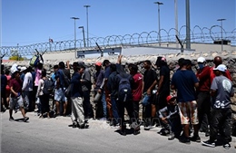 Mexico tạm dừng 60 chuyến tàu để ngăn dòng người di cư 