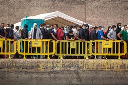 Số người di cư bất hợp pháp đến quần đảo Canary tăng kỷ lục 